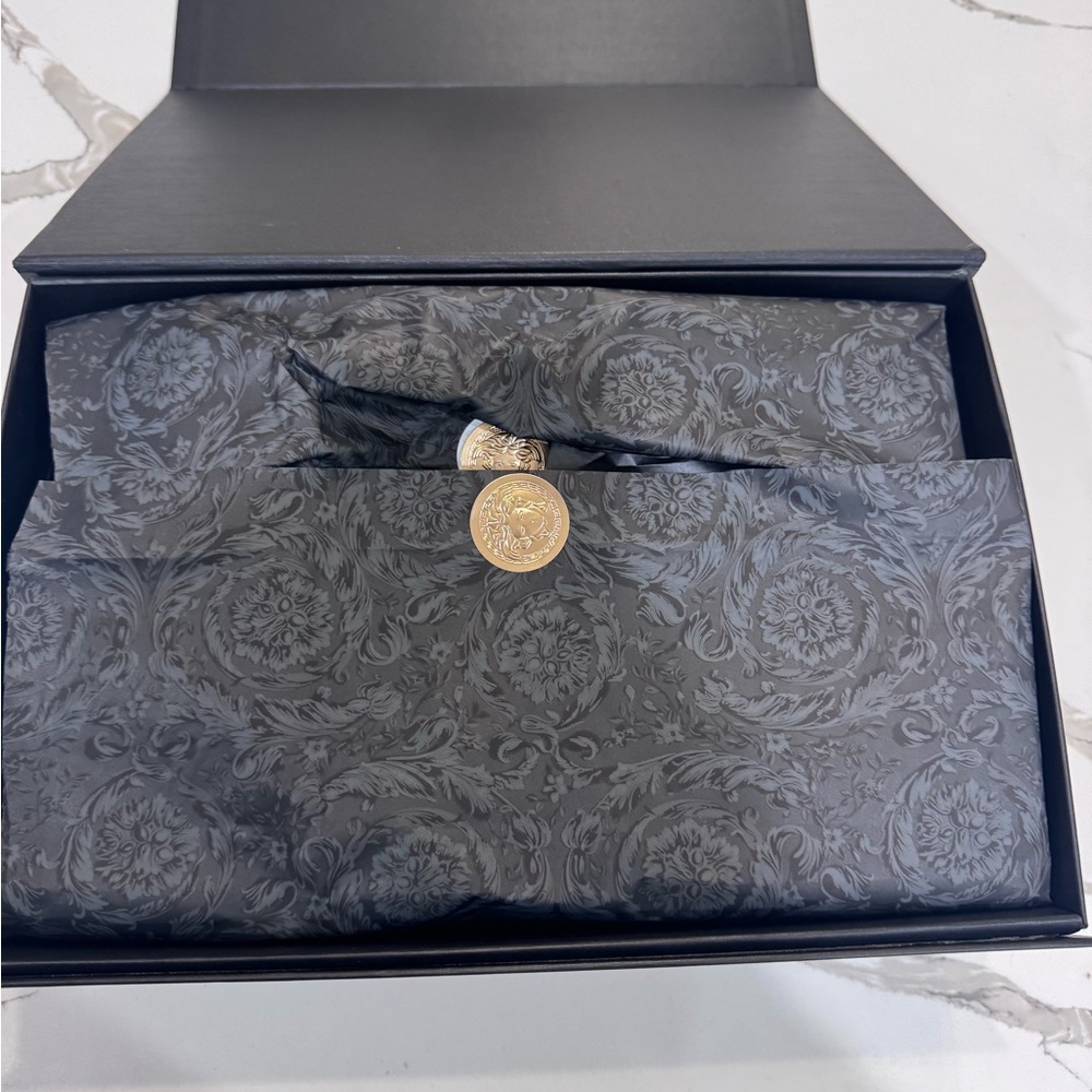 Versace Soft Pink Slippers - Picture 4 of 9